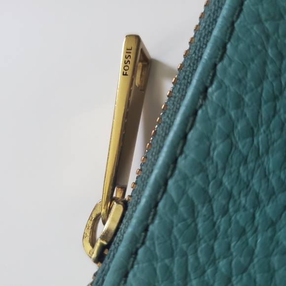 Fossil Teal Pebbled Leather Wristlet - Picture 10 of 15